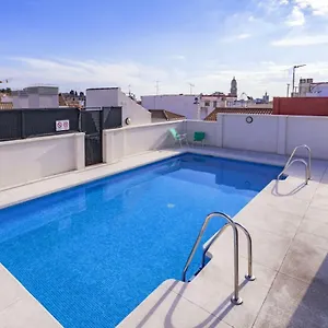 city-centre-rooftop-pool-parking.hotelsinnerja.org/