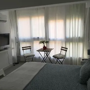 la-casita-de-la-playa-malaga.hotelsinnerja.org/