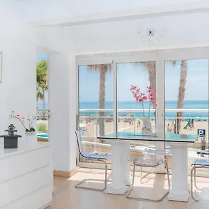 apartamento-lujo-frente-al-mar-centro-de-malaga.hotelsinnerja.org/